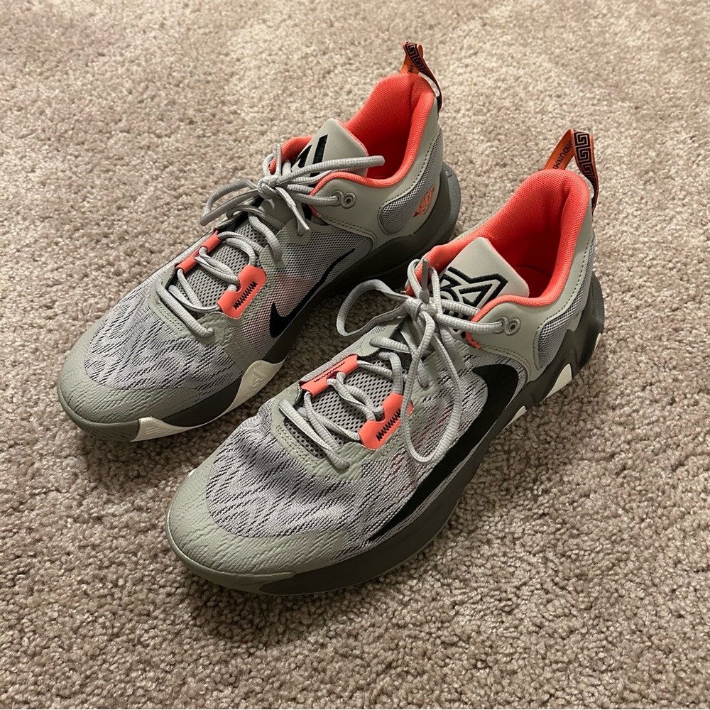 Nike Giannis Immortality 2 Basketball Shoes Cobblestone Gray Size 12